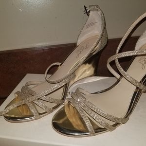 Jewel Badgley Mischka